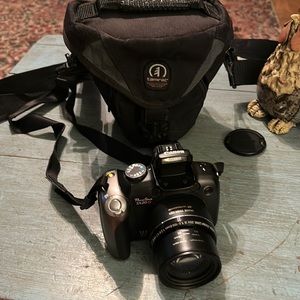 Discover the HD difference. With the classically stylish Canon PowerShot SX20 IS